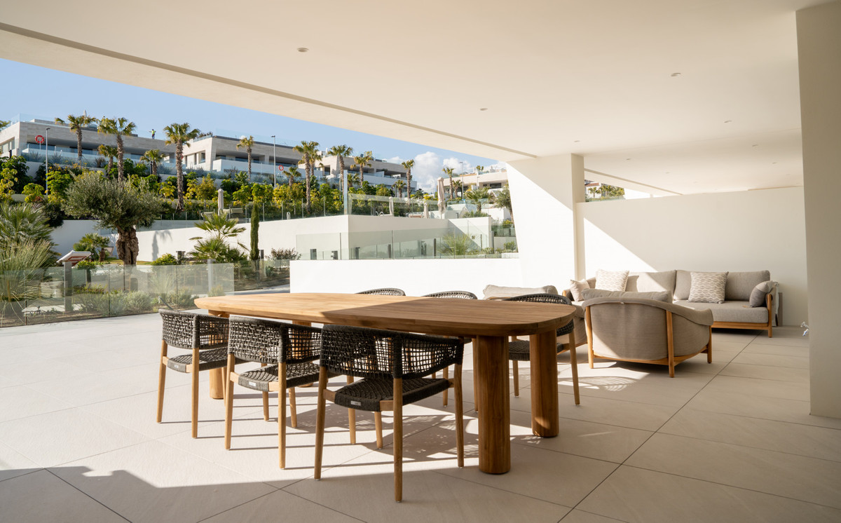 4 Bed Apartment for sale in The Golden Mile Costa Del Sol, Málaga, Spain