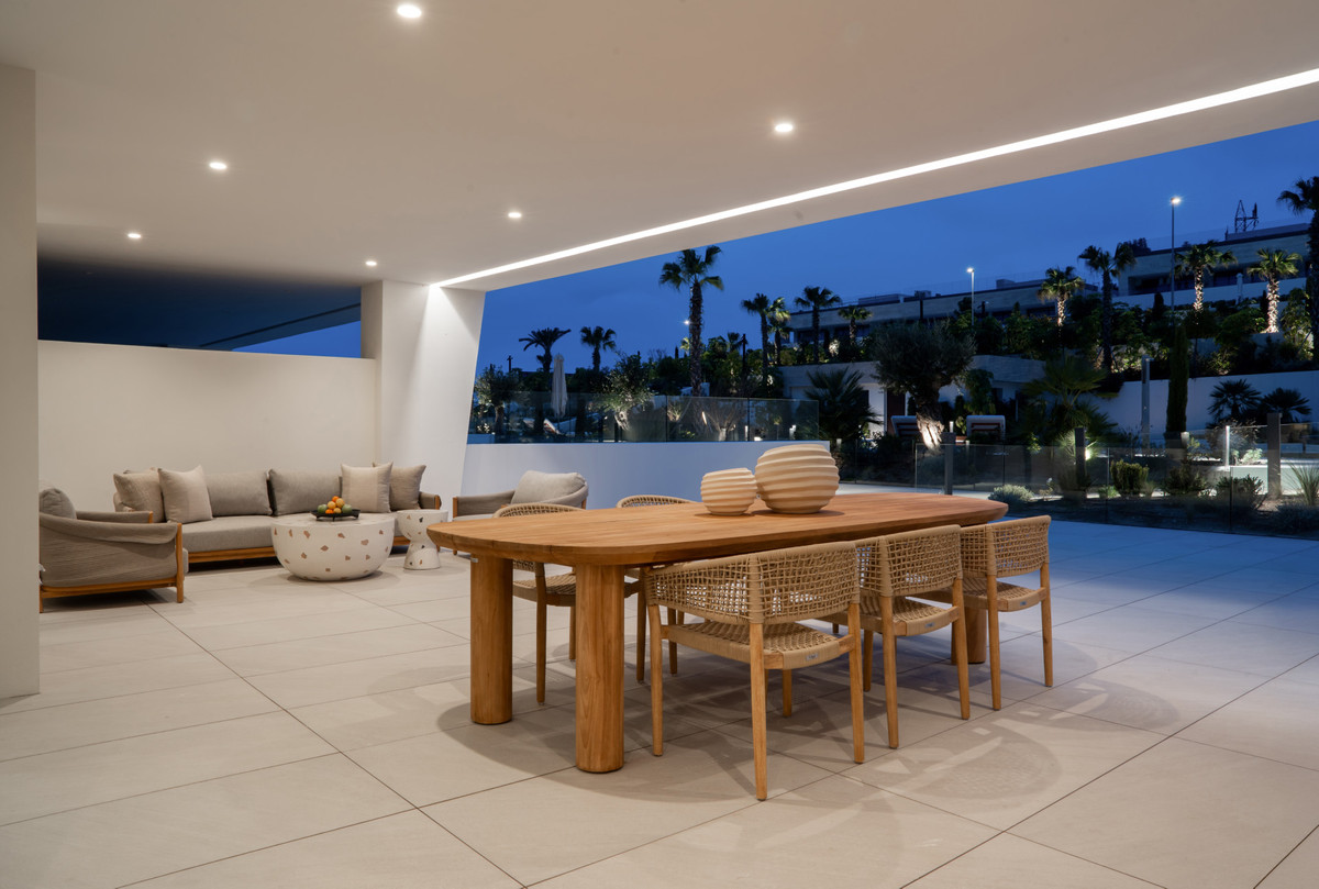 4 Bed Apartment for sale in The Golden Mile Costa Del Sol, Málaga, Spain