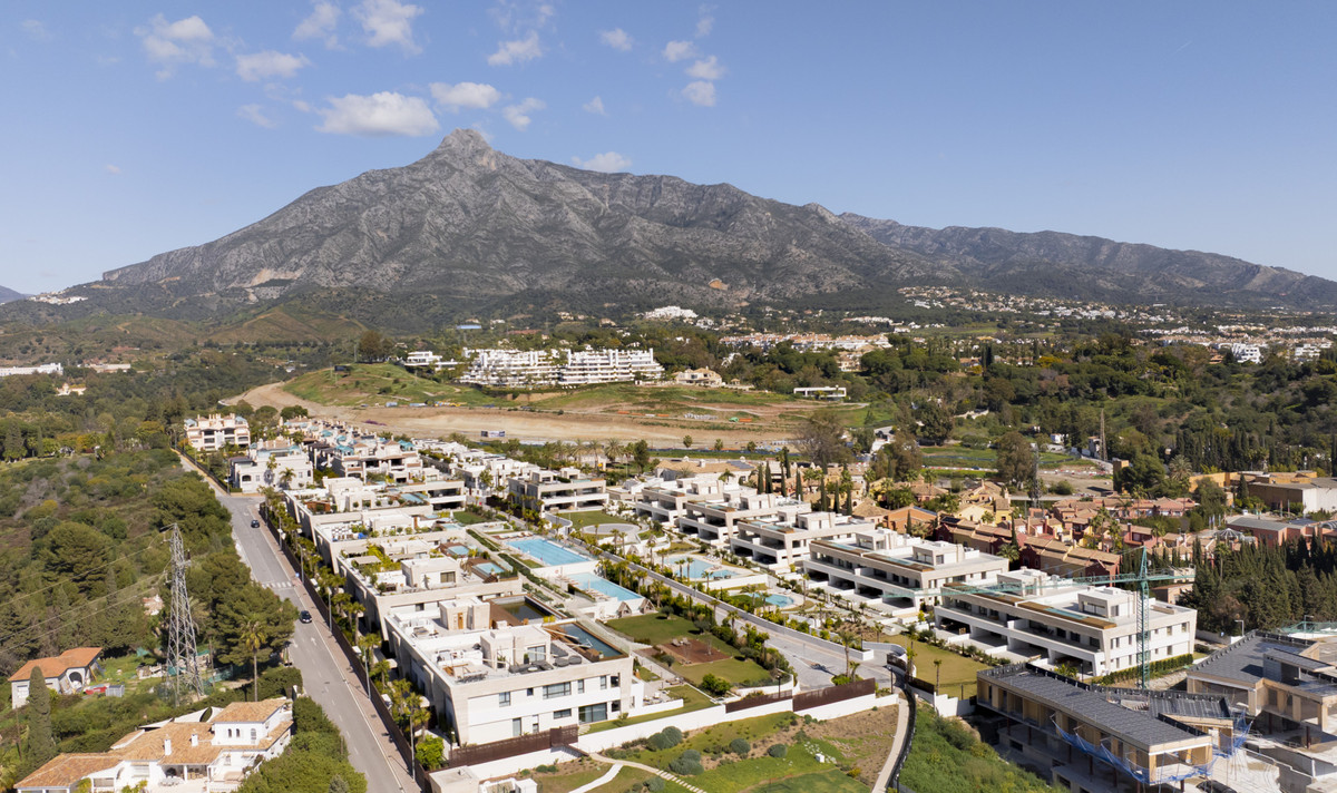 4 Bed Apartment for sale in The Golden Mile Costa Del Sol, Málaga, Spain