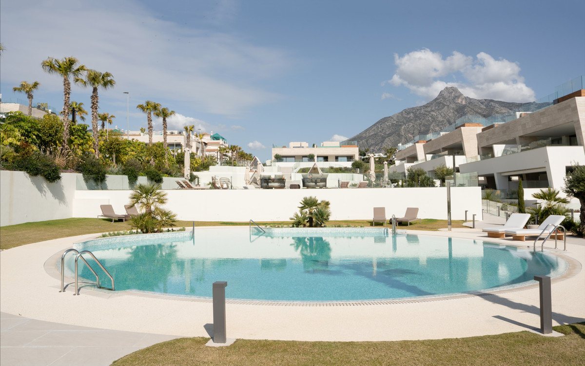 4 Bed Apartment for sale in The Golden Mile Costa Del Sol, Málaga, Spain