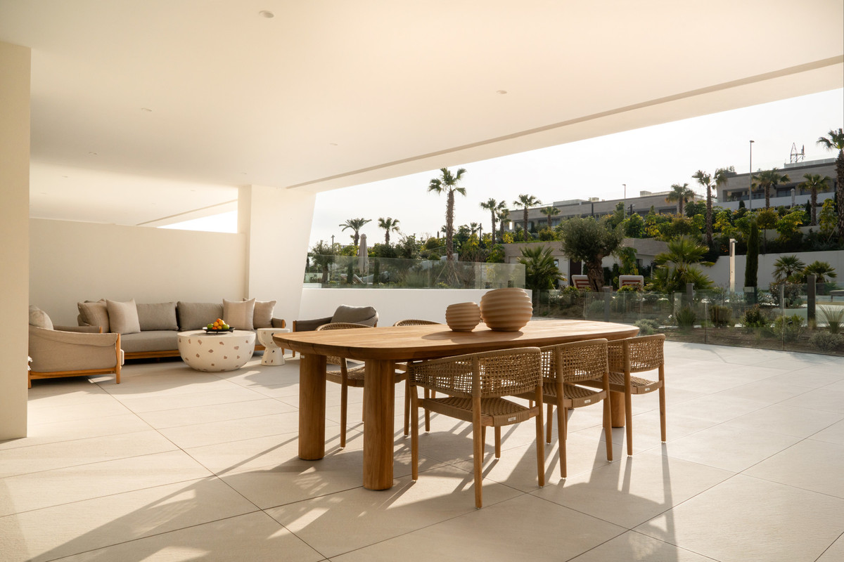 4 Bed Apartment for sale in The Golden Mile Costa Del Sol, Málaga, Spain