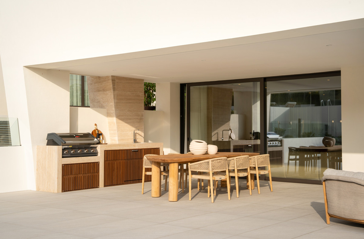 4 Bed Apartment for sale in The Golden Mile Costa Del Sol, Málaga, Spain
