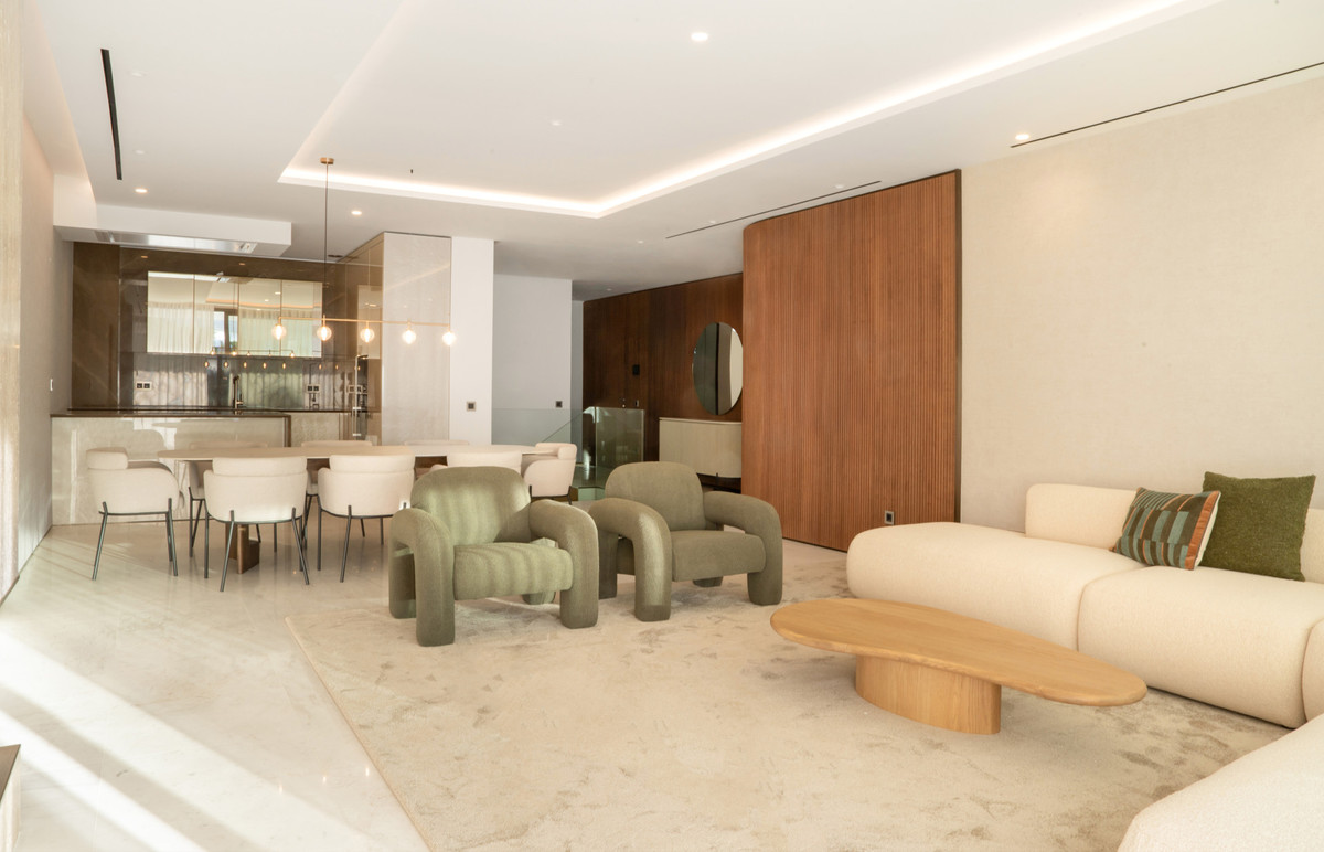 4 Bed Apartment for sale in The Golden Mile Costa Del Sol, Málaga, Spain
