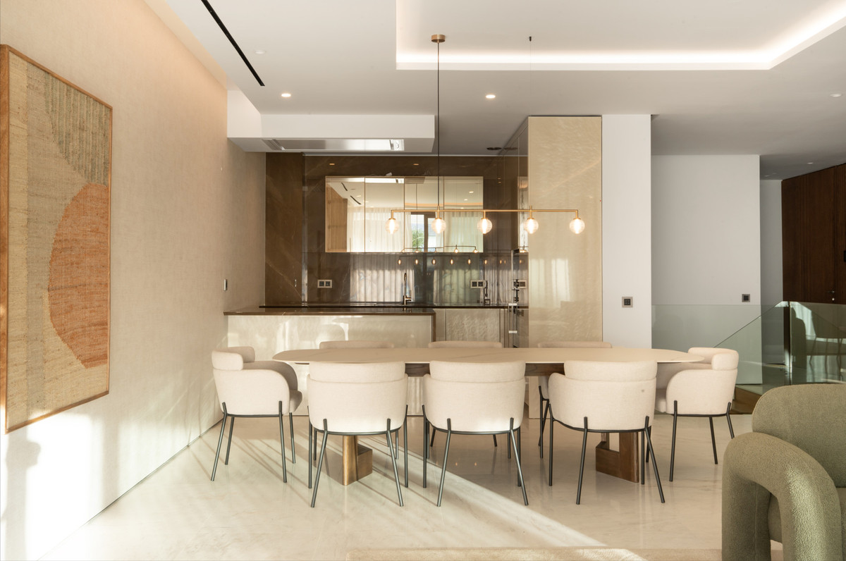 4 Bed Apartment for sale in The Golden Mile Costa Del Sol, Málaga, Spain