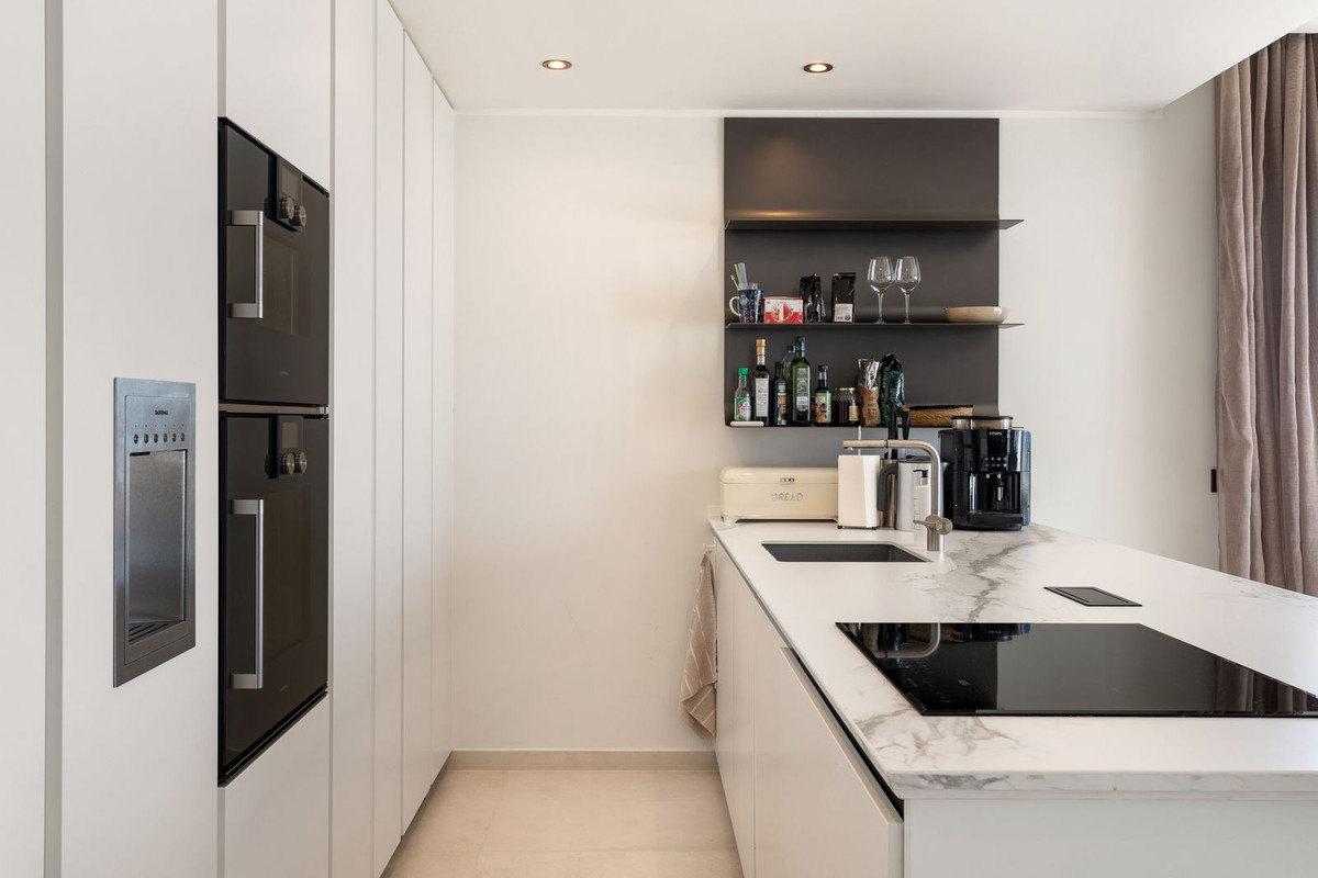 2 Bed Apartment for sale in Nueva Andalucía Costa Del Sol, Málaga, Spain