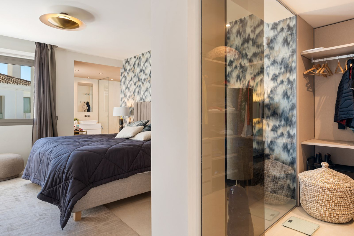 2 Bed Apartment for sale in Nueva Andalucía Costa Del Sol, Málaga, Spain