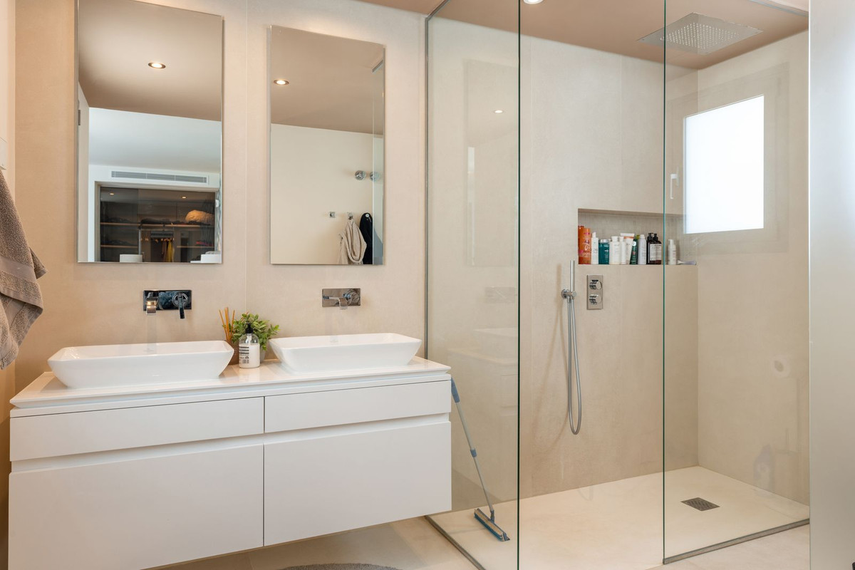2 Bed Apartment for sale in Nueva Andalucía Costa Del Sol, Málaga, Spain