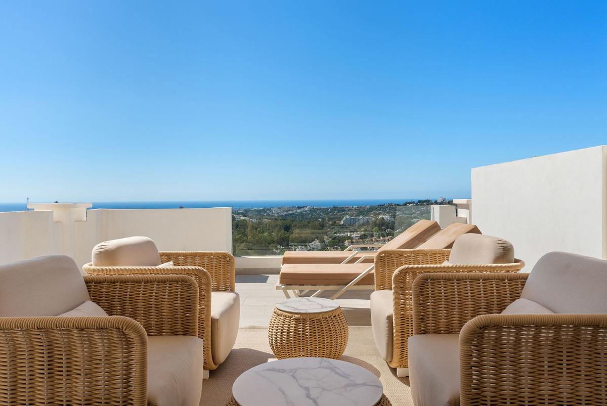 2 Bed Apartment for sale in Nueva Andalucía Costa Del Sol, Málaga, Spain