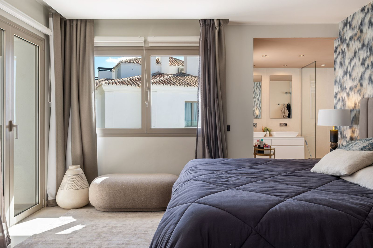 2 Bed Apartment for sale in Nueva Andalucía Costa Del Sol, Málaga, Spain