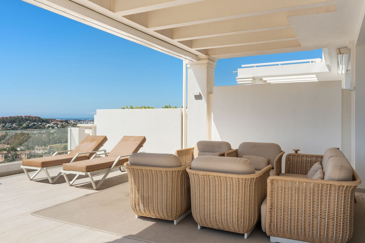 2 Bed Apartment for sale in Nueva Andalucía Costa Del Sol, Málaga, Spain