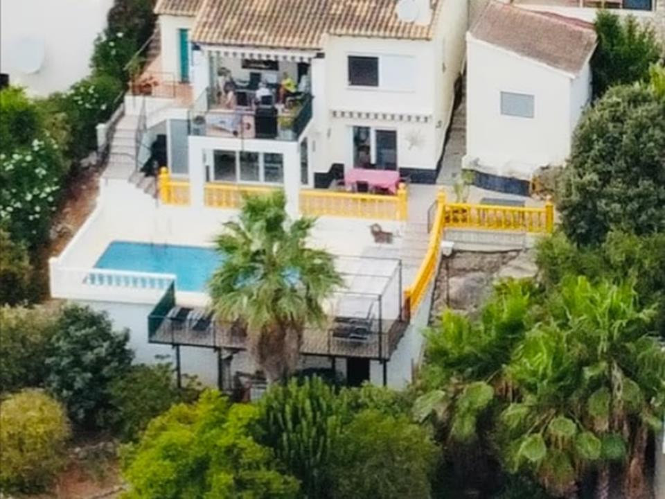 4 Bed Townhouse for sale in Jalon Costa Blanca, Alicante, Spain
