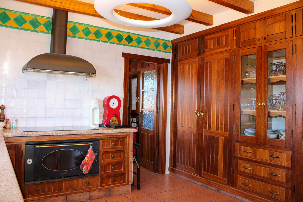 3 Bed Apartment for sale in Nerja Costa Del Sol East, Málaga, Spain