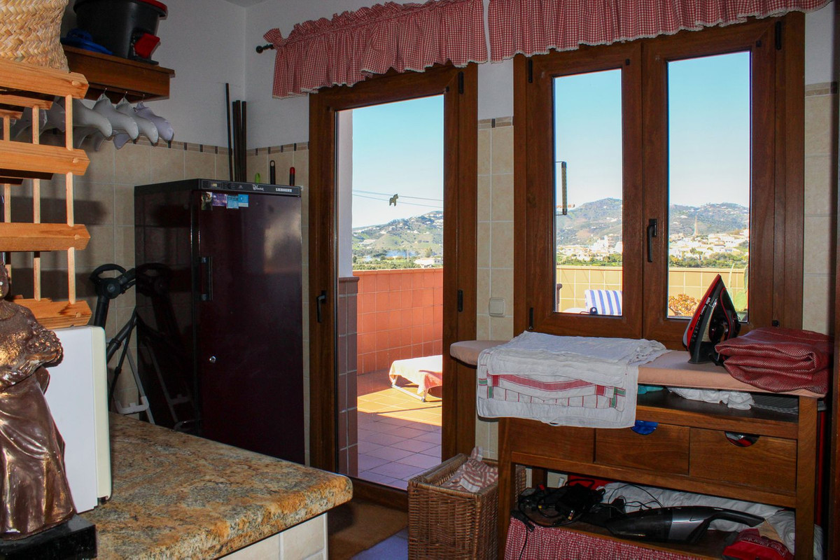 3 Bed Apartment for sale in Nerja Costa Del Sol East, Málaga, Spain