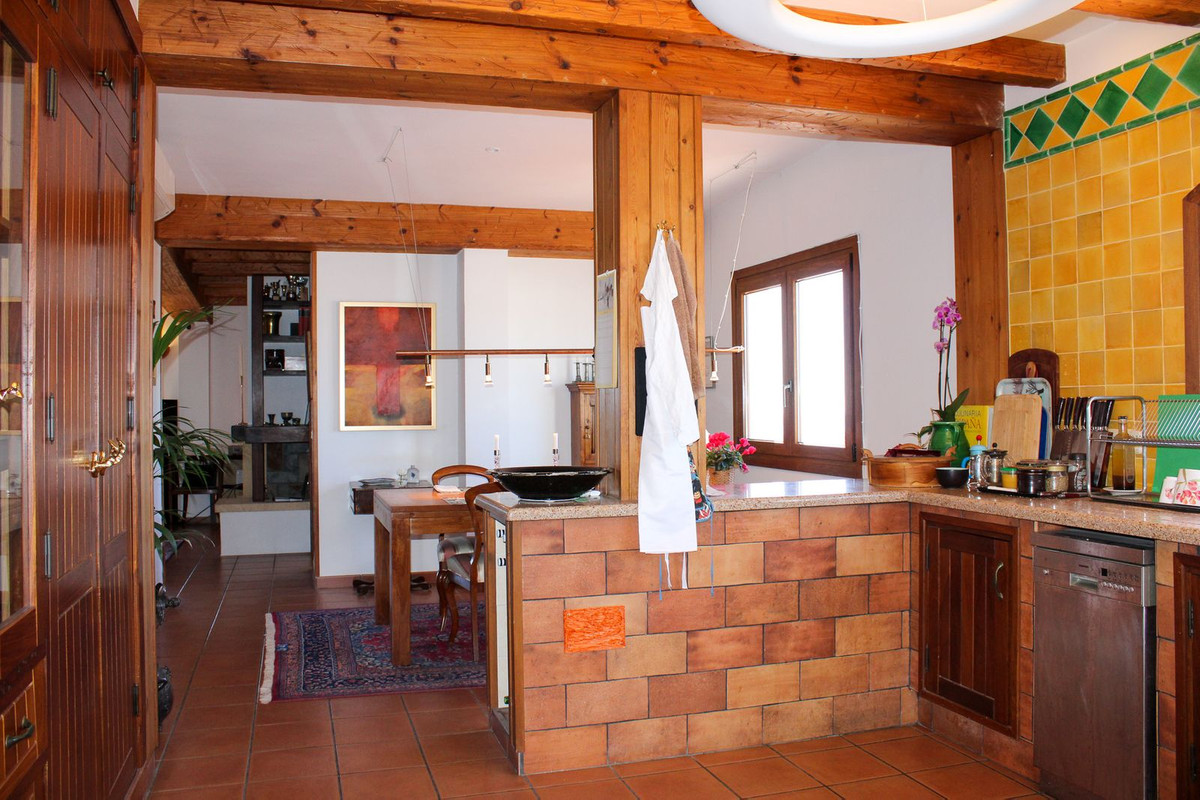 3 Bed Apartment for sale in Nerja Costa Del Sol East, Málaga, Spain