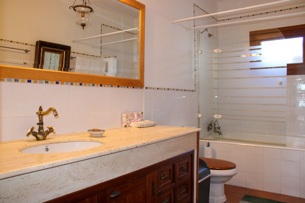 3 Bed Apartment for sale in Nerja Costa Del Sol East, Málaga, Spain