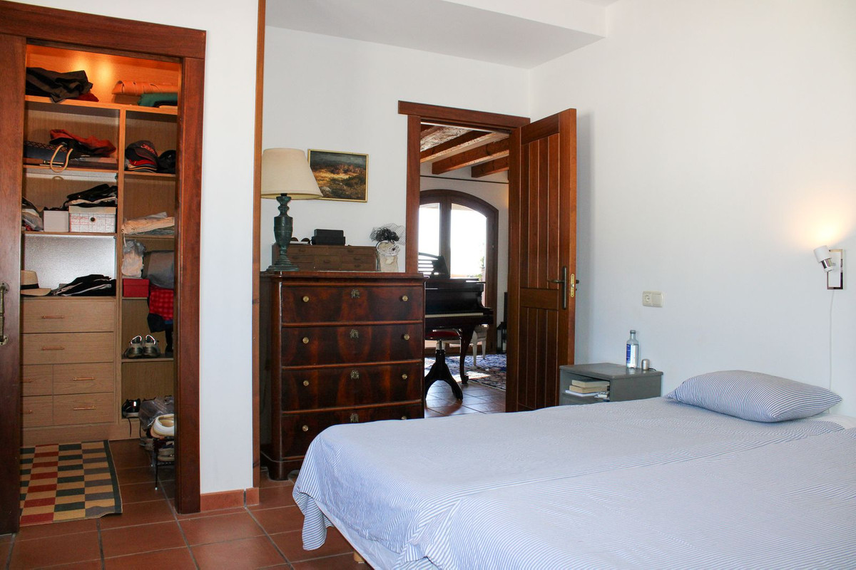 3 Bed Apartment for sale in Nerja Costa Del Sol East, Málaga, Spain