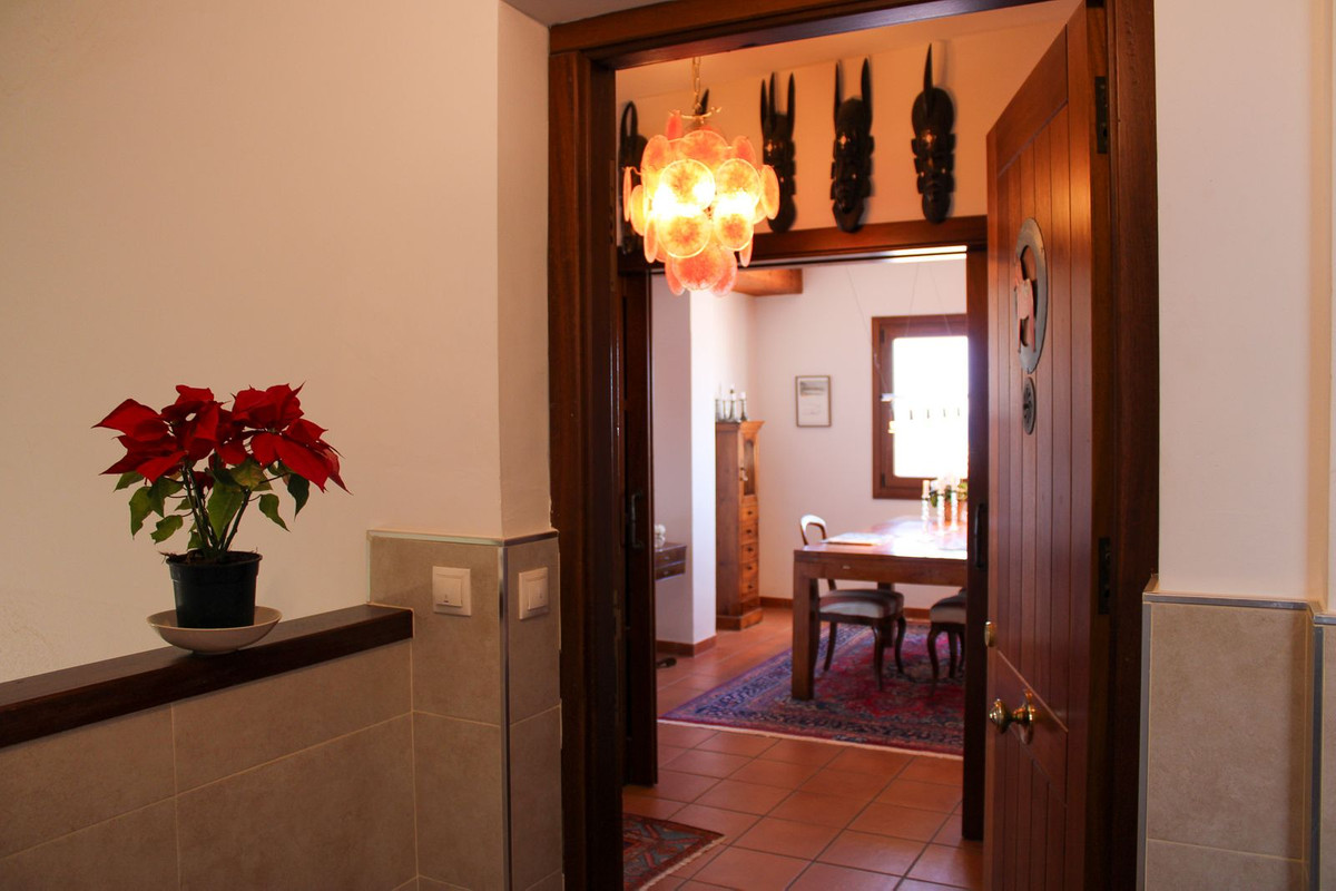 3 Bed Apartment for sale in Nerja Costa Del Sol East, Málaga, Spain
