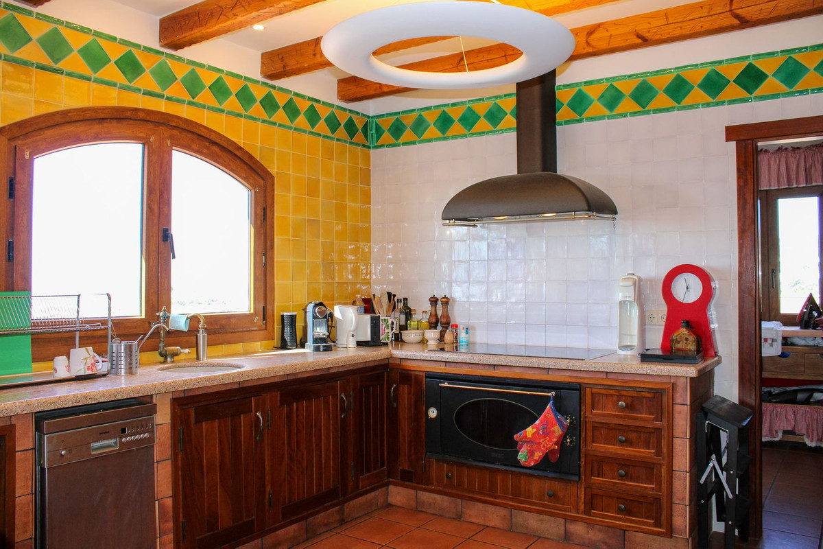 3 Bed Apartment for sale in Nerja Costa Del Sol East, Málaga, Spain