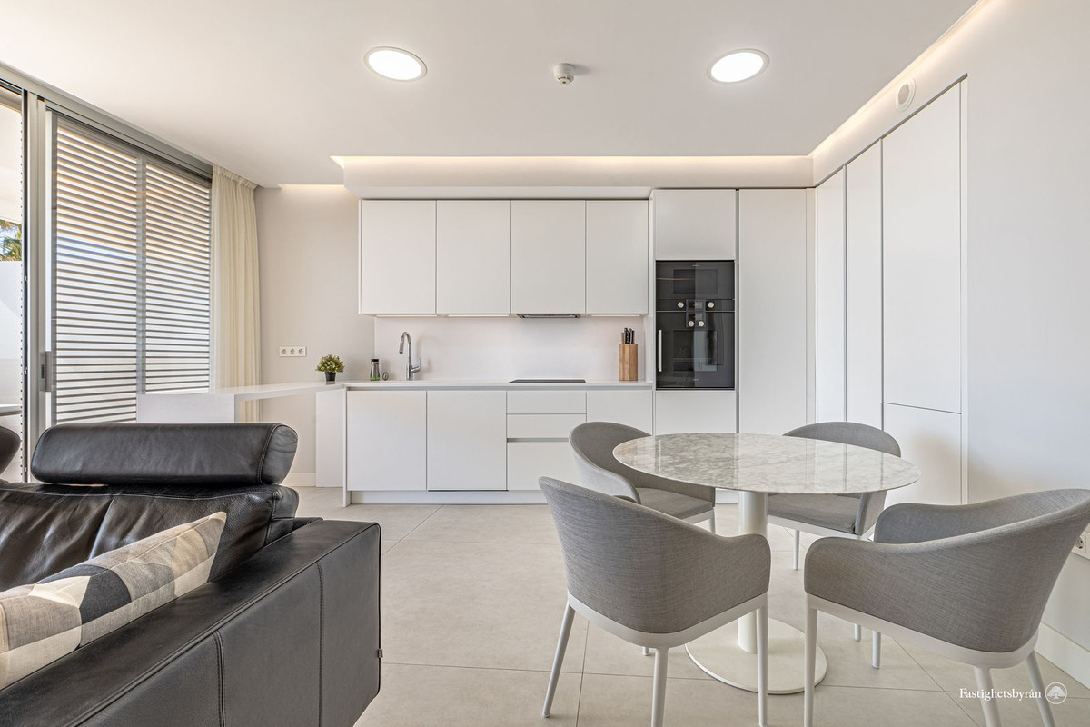 2 Bed Apartment for sale in Estepona Costa Del Sol, Málaga, Spain