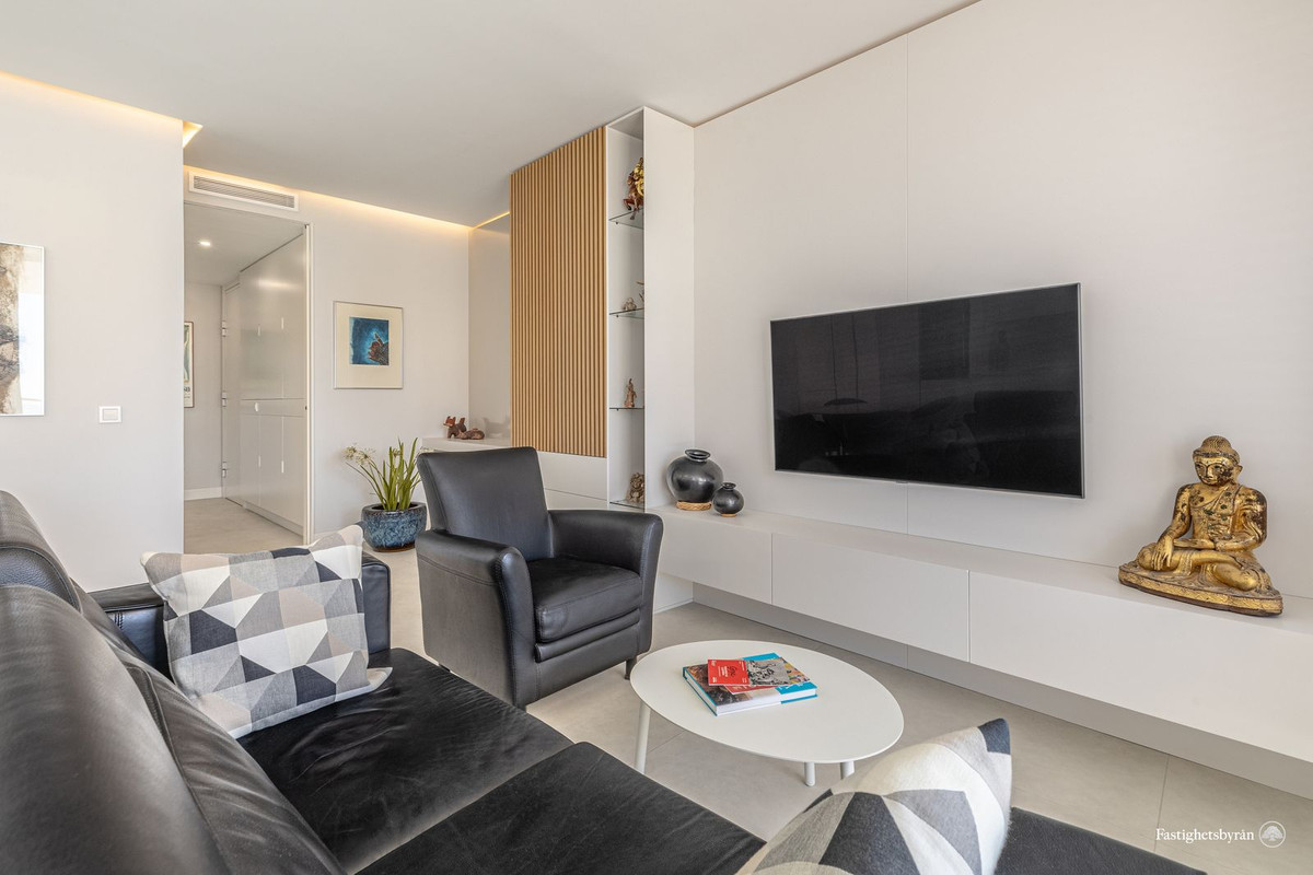 2 Bed Apartment for sale in Estepona Costa Del Sol, Málaga, Spain