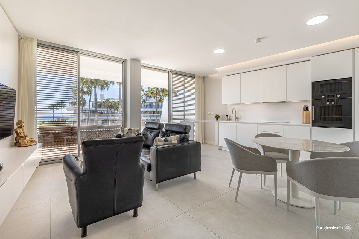 2 Bed Apartment for sale in Estepona Costa Del Sol, Málaga, Spain