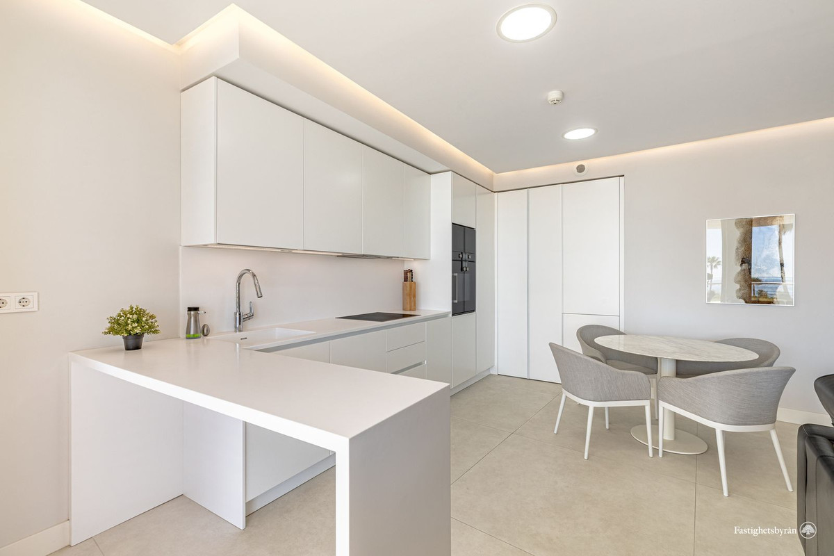 2 Bed Apartment for sale in Estepona Costa Del Sol, Málaga, Spain