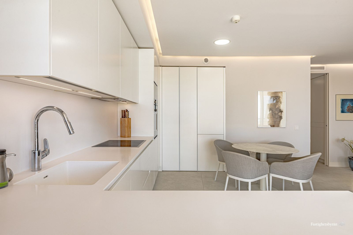 2 Bed Apartment for sale in Estepona Costa Del Sol, Málaga, Spain