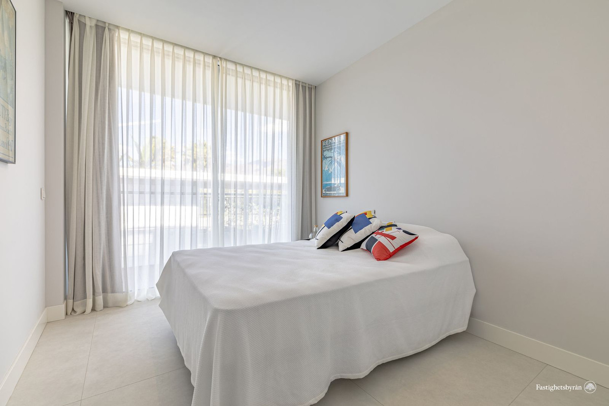 2 Bed Apartment for sale in Estepona Costa Del Sol, Málaga, Spain