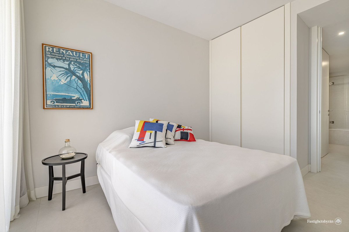 2 Bed Apartment for sale in Estepona Costa Del Sol, Málaga, Spain