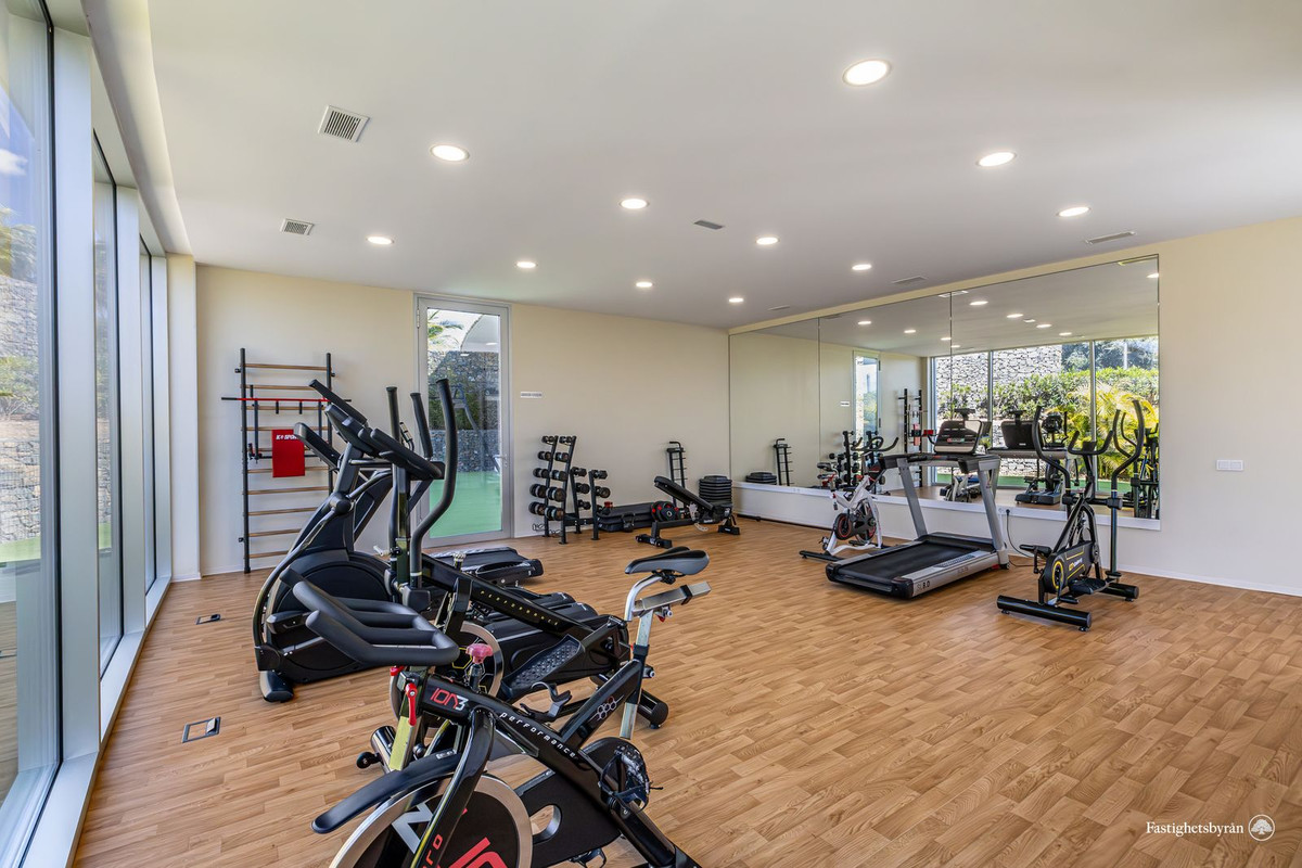 2 Bed Apartment for sale in Estepona Costa Del Sol, Málaga, Spain