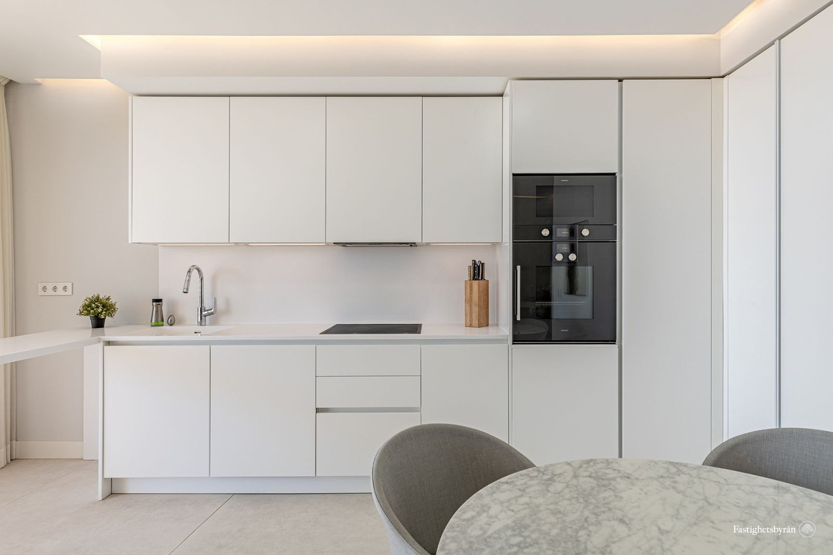 2 Bed Apartment for sale in Estepona Costa Del Sol, Málaga, Spain