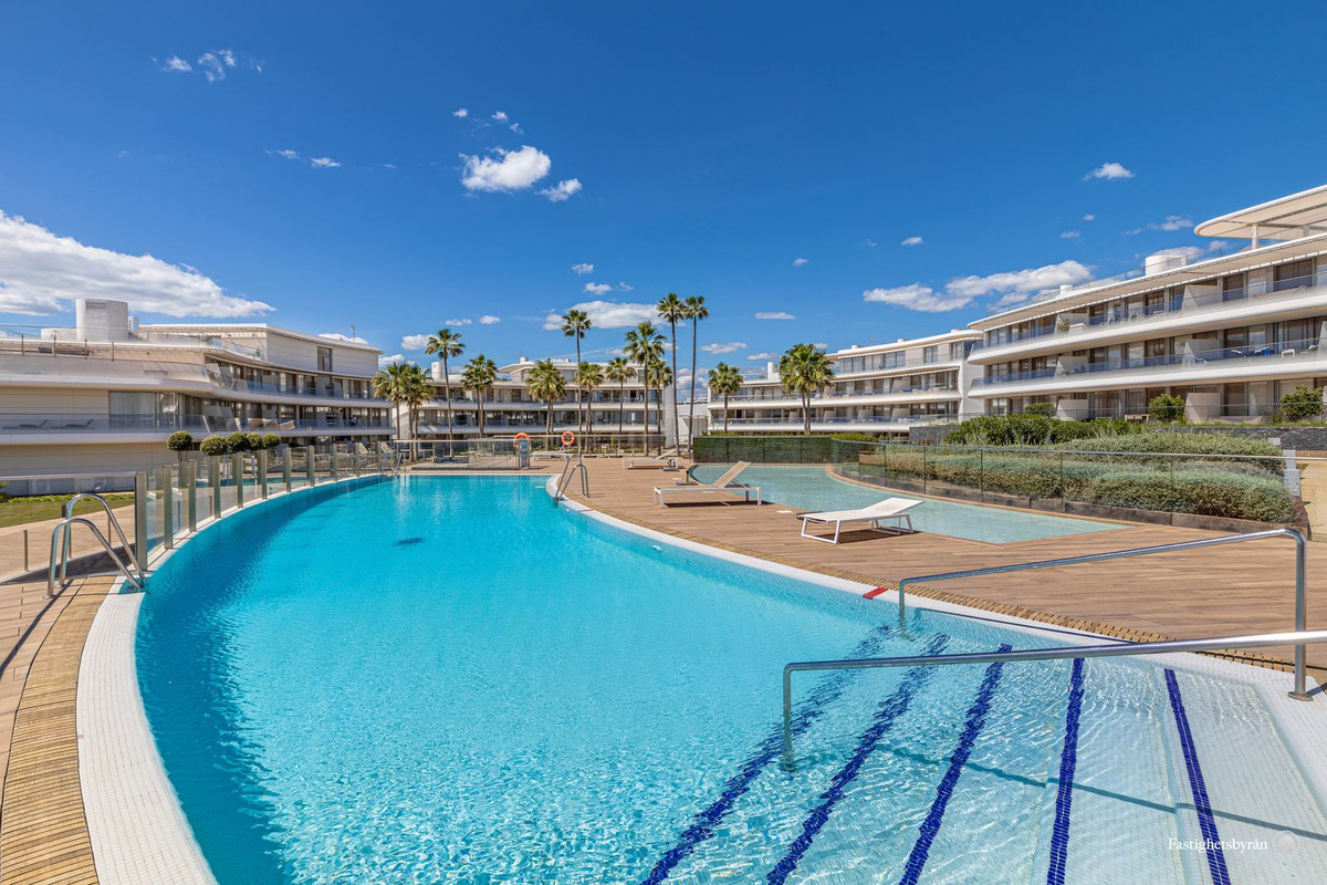 2 Bed Apartment for sale in Estepona Costa Del Sol, Málaga, Spain