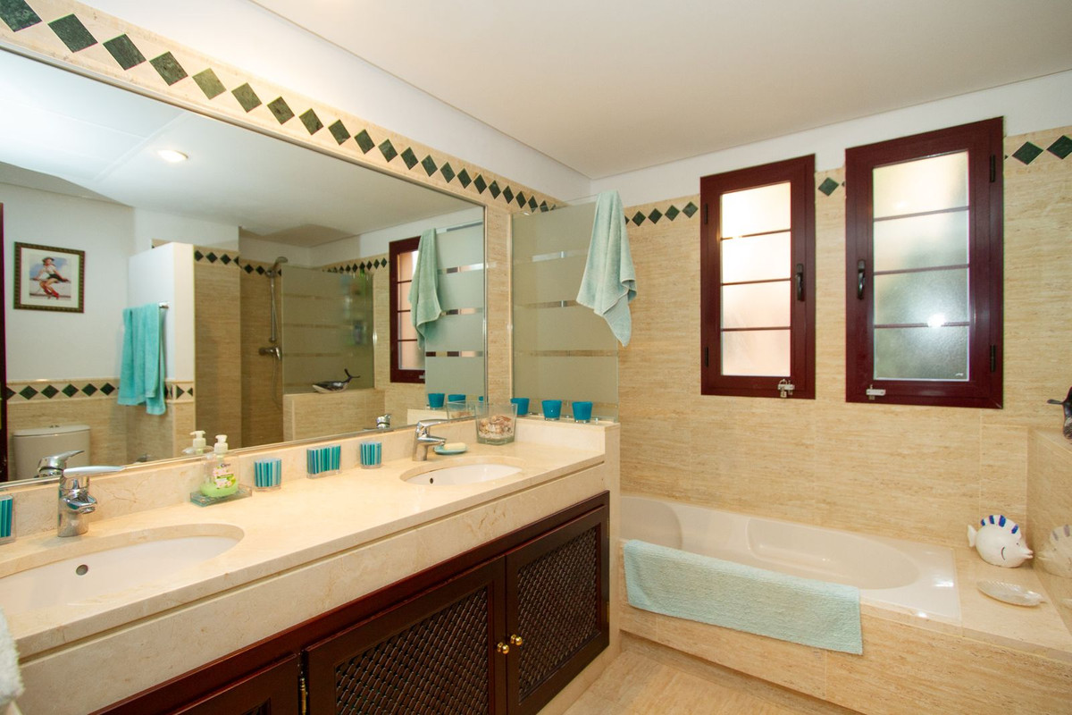 Se vende Apartamento Planta Baja de 2 dormitorios en Costa Del Sol, Málaga, España