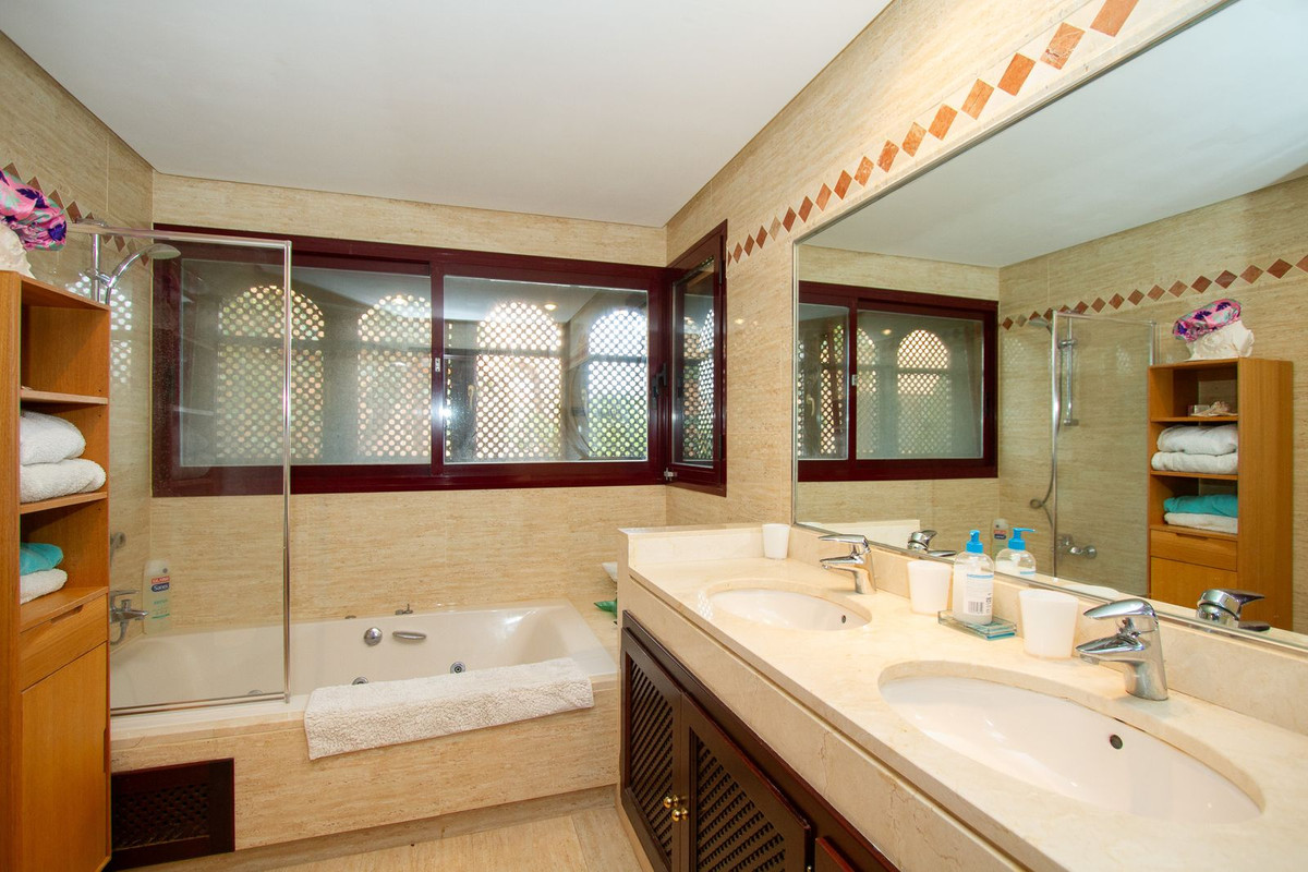 Se vende Apartamento Planta Baja de 2 dormitorios en Costa Del Sol, Málaga, España