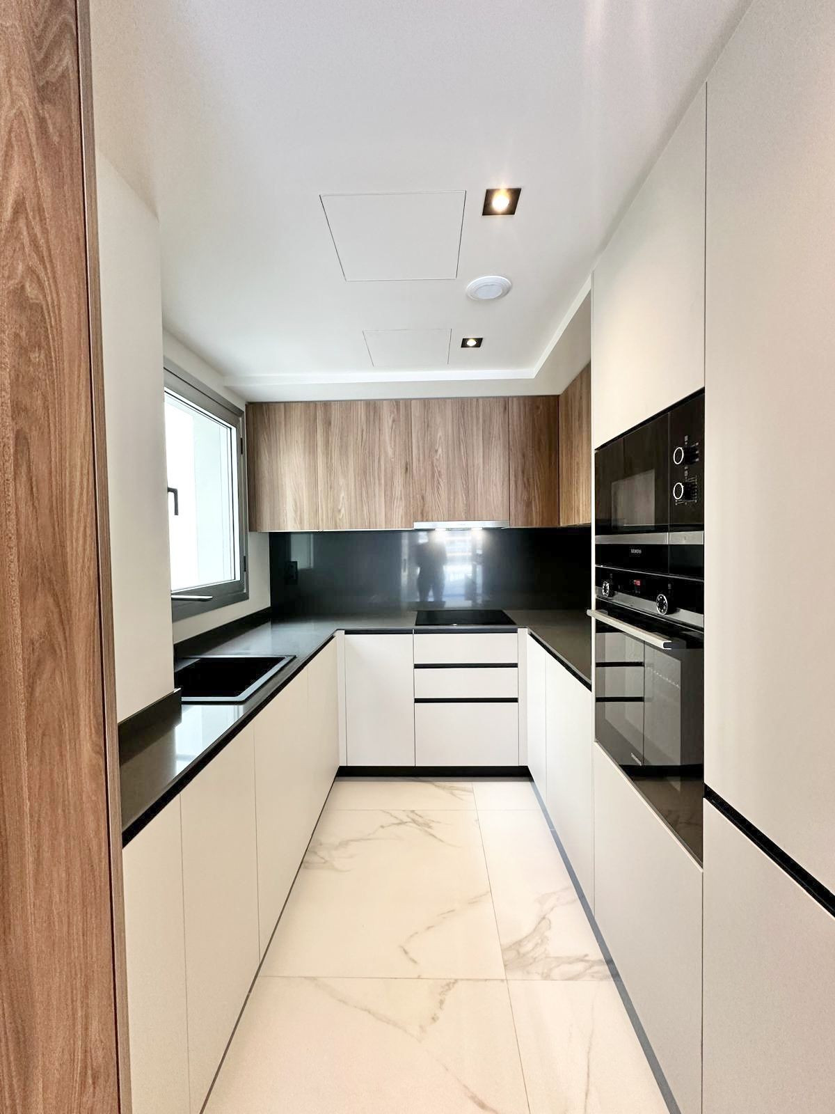 3 Bed Apartment for sale in San Pedro De Alcántara Costa Del Sol, Málaga, Spain