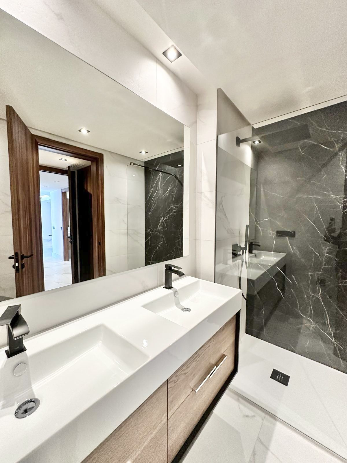 3 Bed Apartment for sale in San Pedro De Alcántara Costa Del Sol, Málaga, Spain