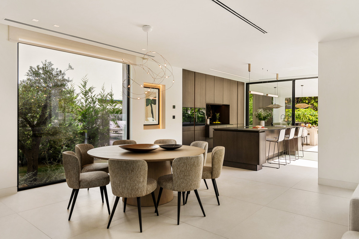 Se vende Villa - Chalet de 5 dormitorios en Costa Del Sol, Málaga, España