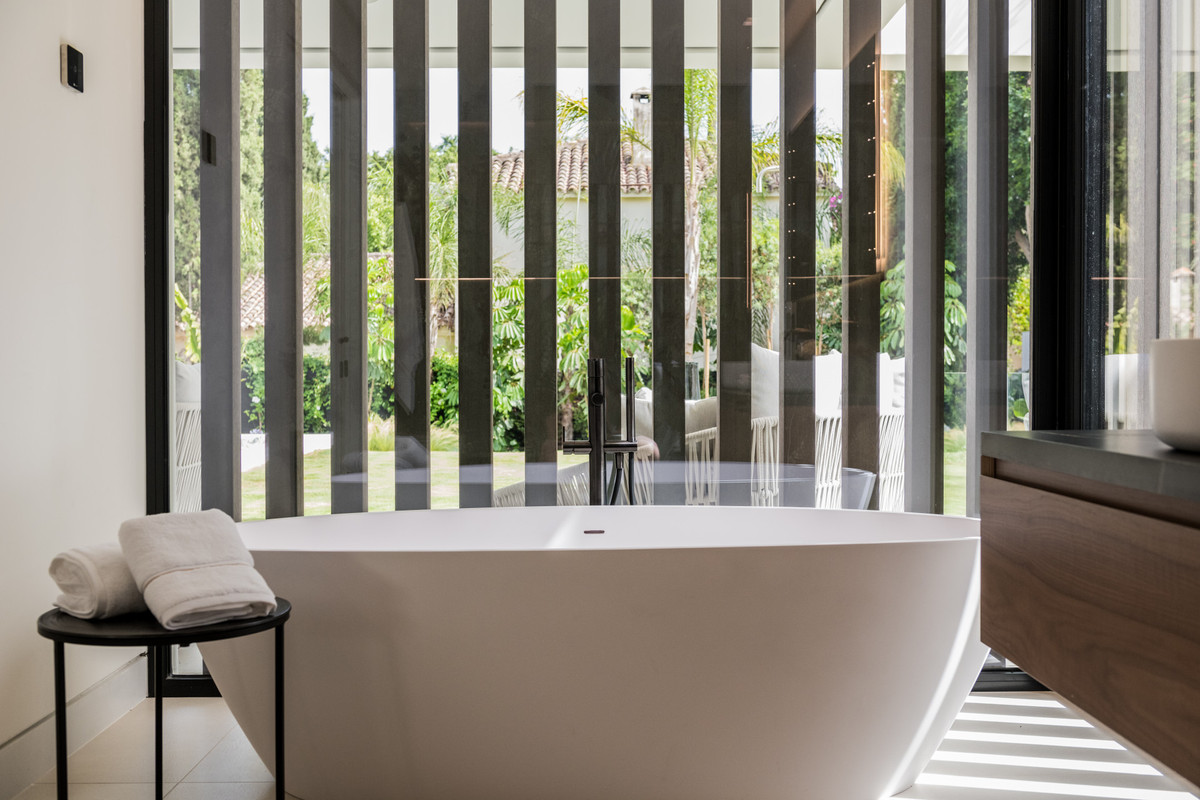 Se vende Villa - Chalet de 5 dormitorios en Costa Del Sol, Málaga, España