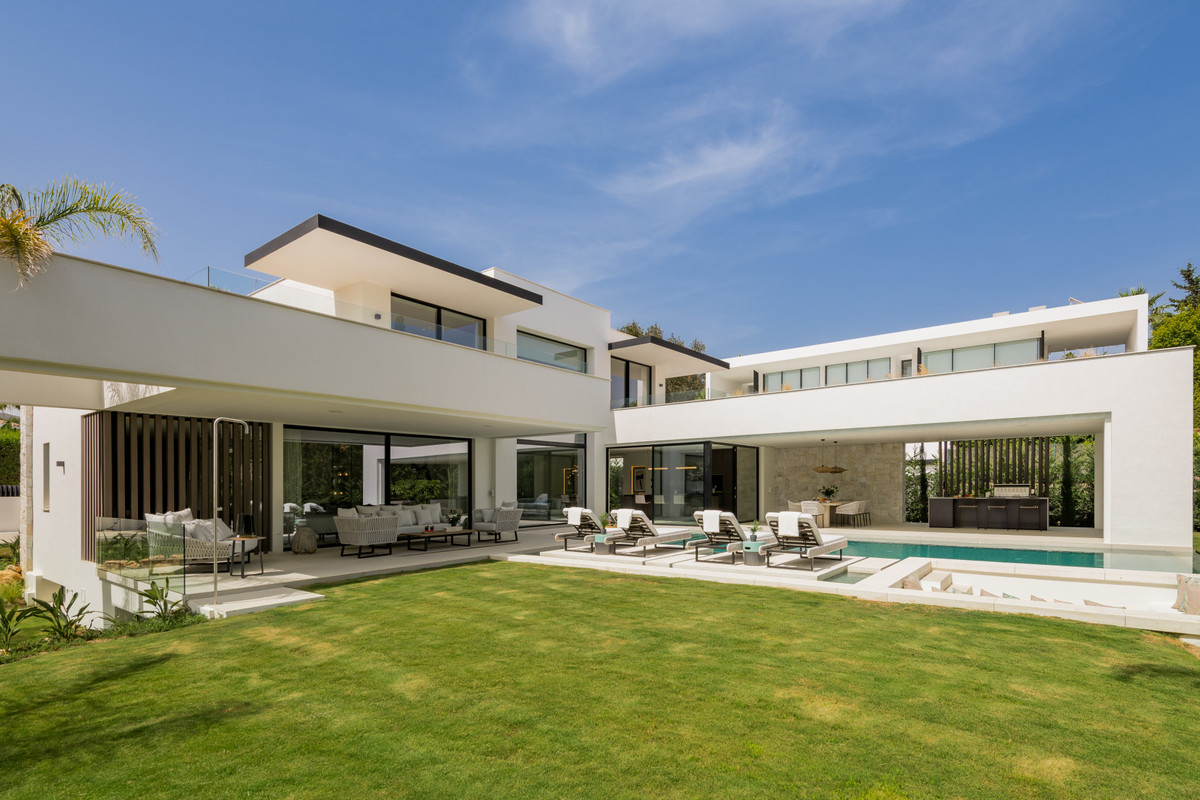 Se vende Villa - Chalet de 5 dormitorios en Costa Del Sol, Málaga, España