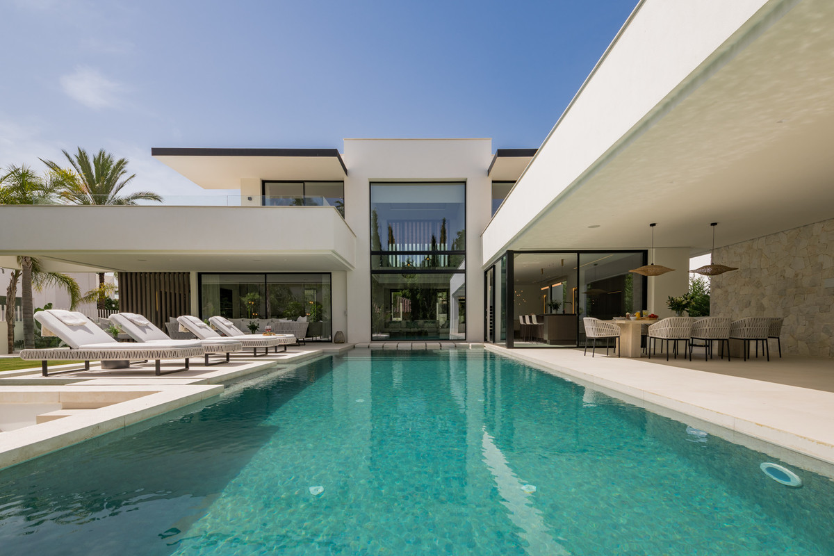 Se vende Villa - Chalet de 5 dormitorios en Costa Del Sol, Málaga, España