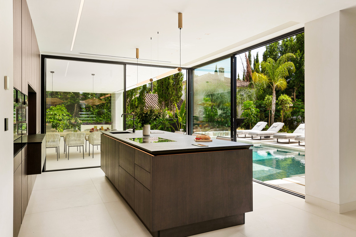 Se vende Villa - Chalet de 5 dormitorios en Costa Del Sol, Málaga, España