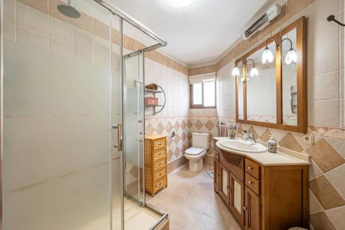 Se vende Edificio residencial de 10 dormitorios en Costa Del Sol, Málaga, España