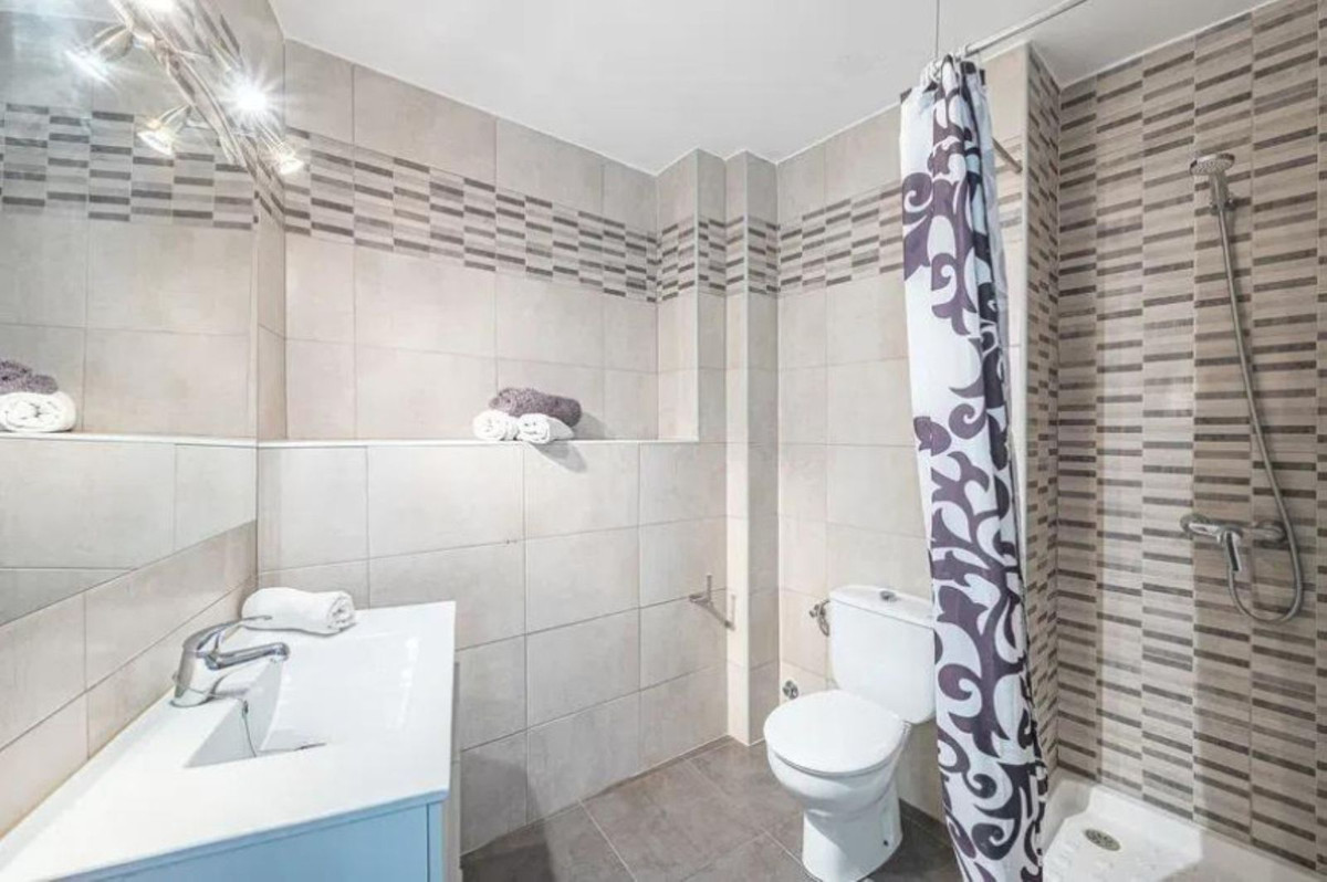 Se vende Edificio residencial de 10 dormitorios en Costa Del Sol, Málaga, España