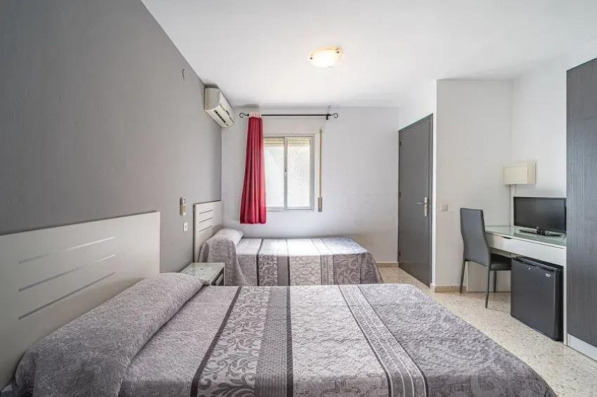 Se vende Edificio residencial de 10 dormitorios en Costa Del Sol, Málaga, España