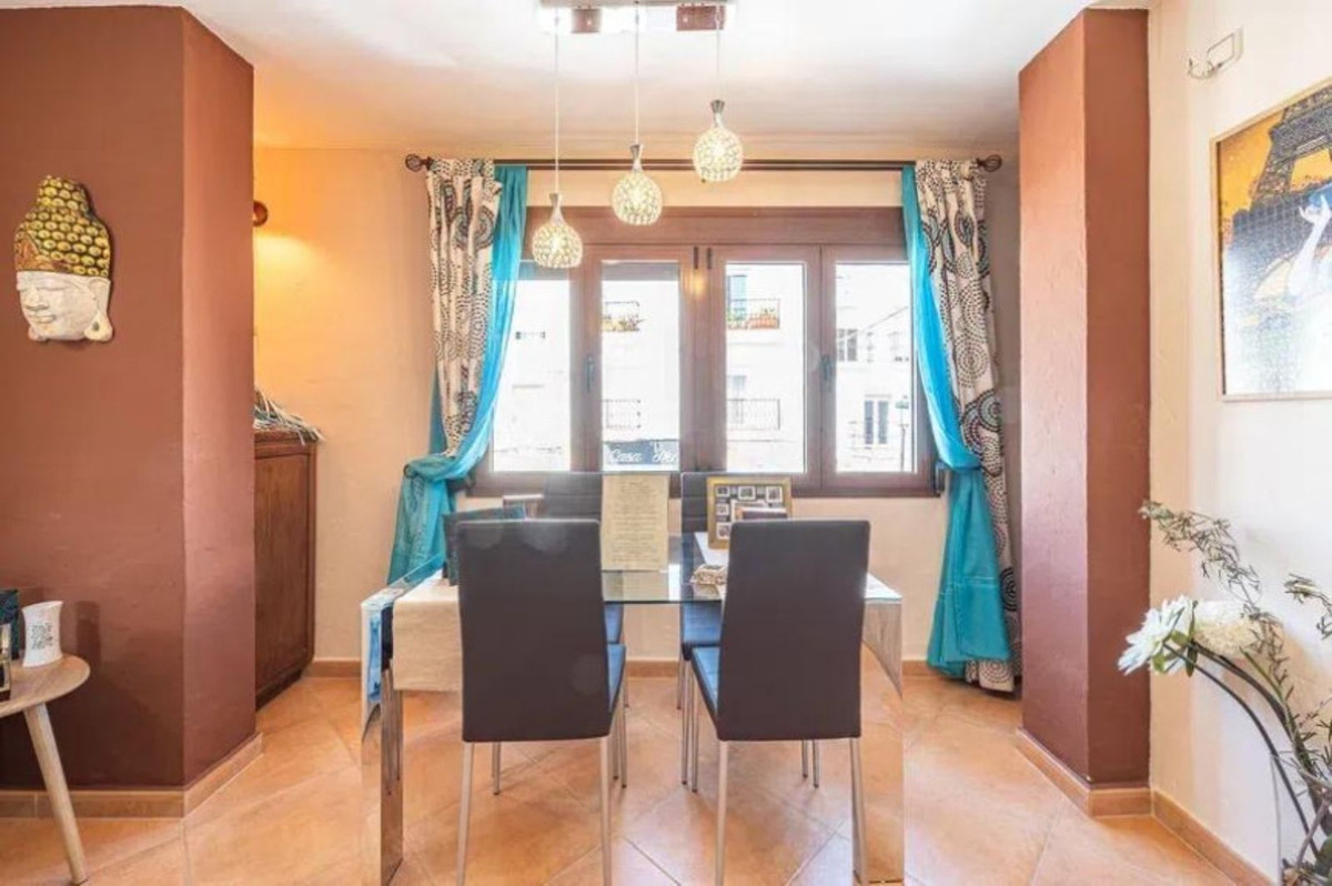Se vende Edificio residencial de 10 dormitorios en Costa Del Sol, Málaga, España