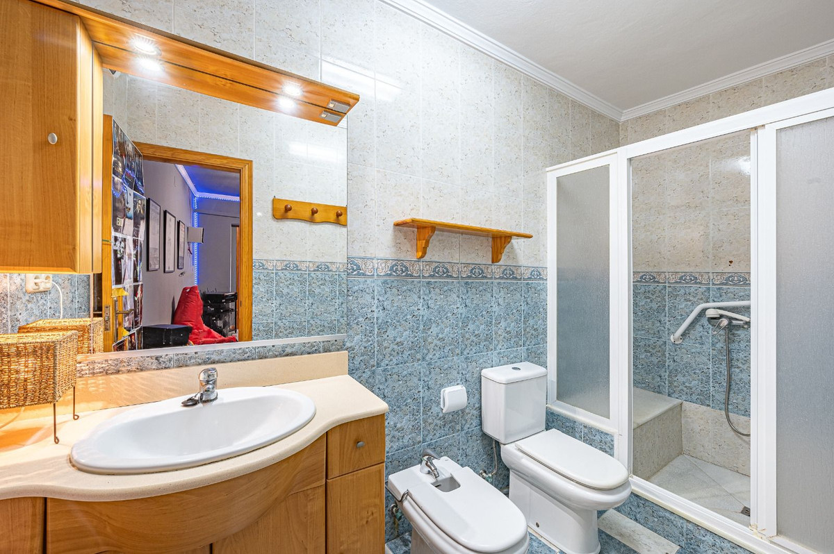 Se vende Edificio residencial de 10 dormitorios en Costa Del Sol, Málaga, España