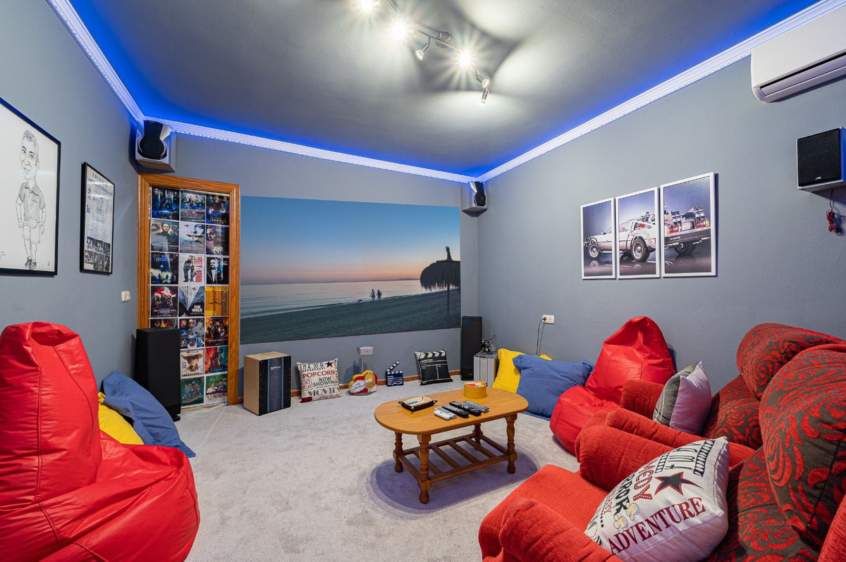 Se vende Edificio residencial de 10 dormitorios en Costa Del Sol, Málaga, España
