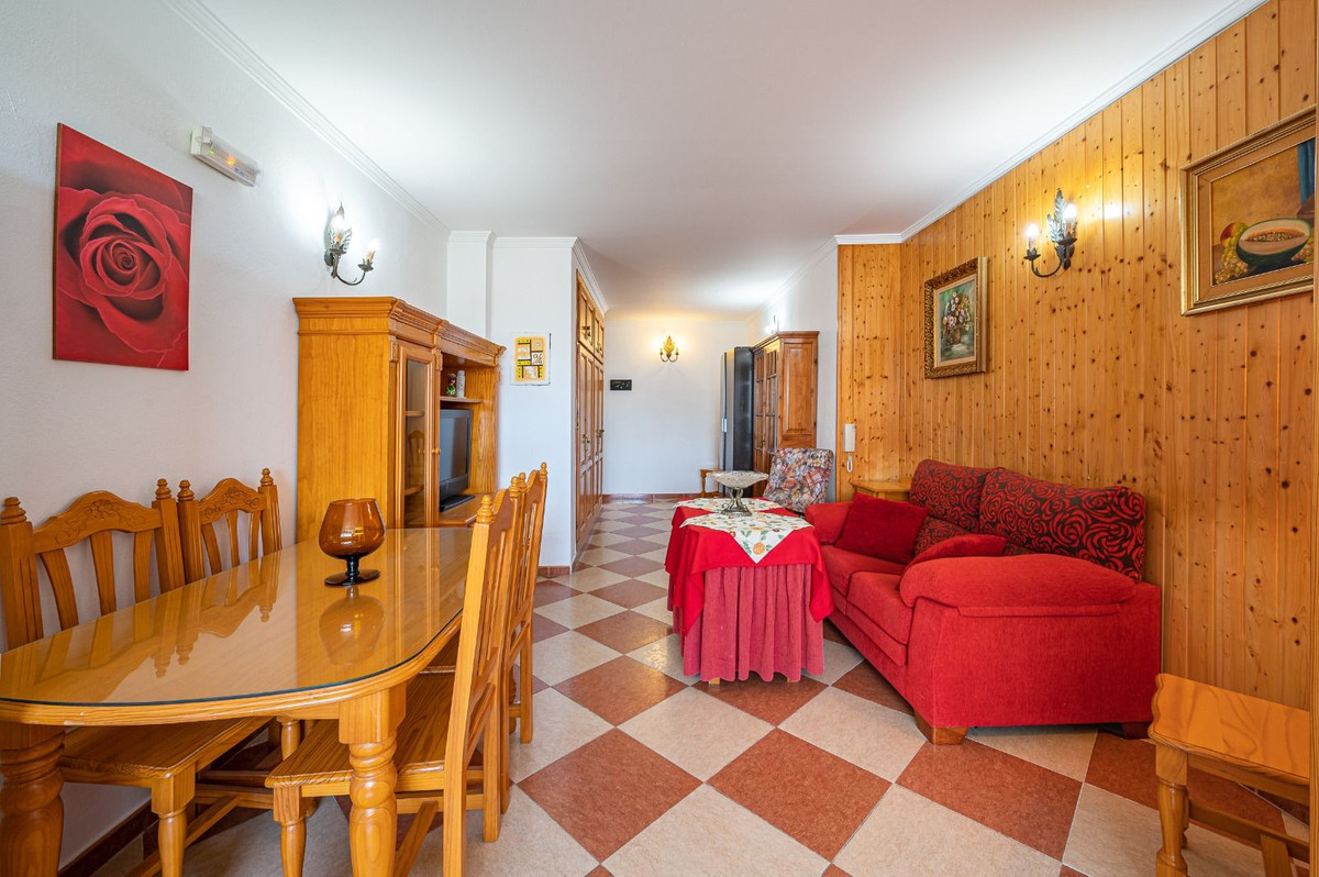 Se vende Edificio residencial de 10 dormitorios en Costa Del Sol, Málaga, España