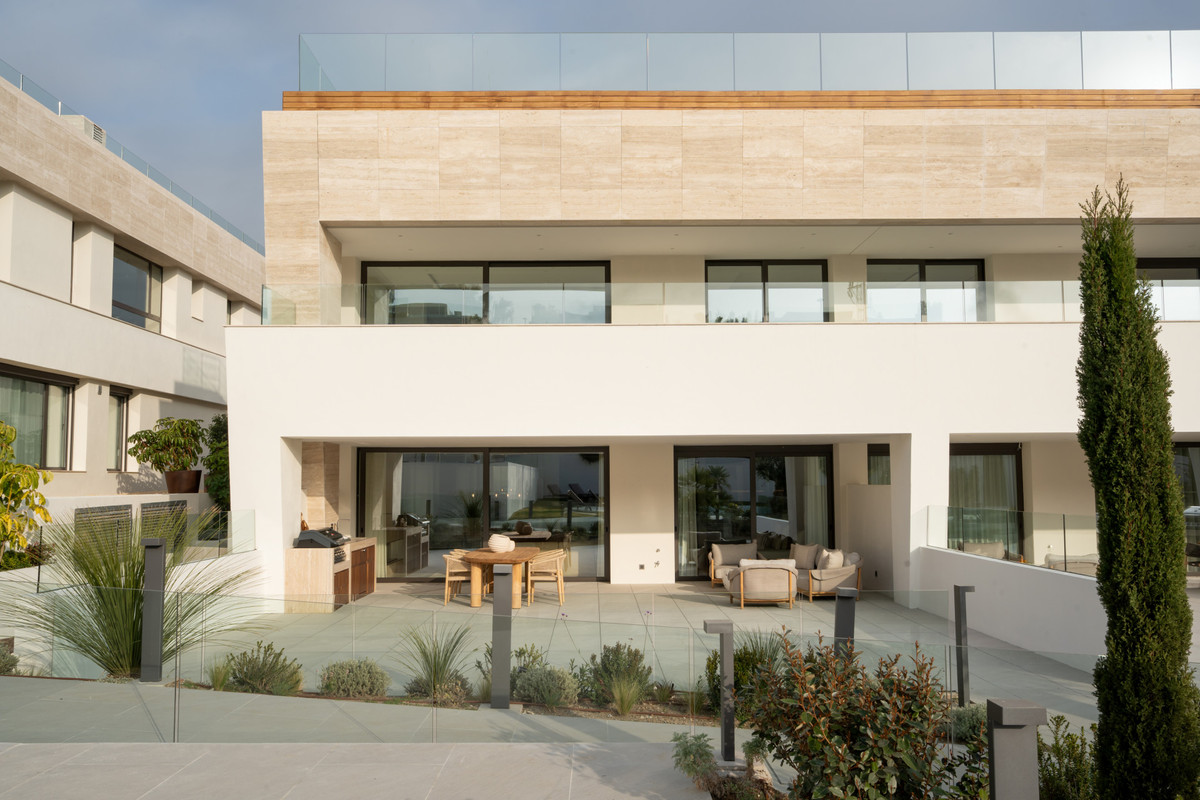 4 Bed Apartment for sale in The Golden Mile Costa Del Sol, Málaga, Spain