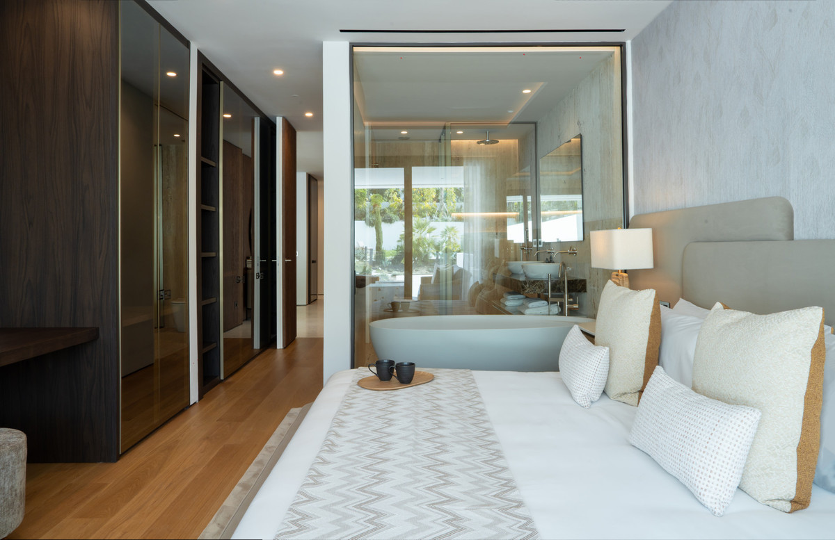 4 Bed Apartment for sale in The Golden Mile Costa Del Sol, Málaga, Spain